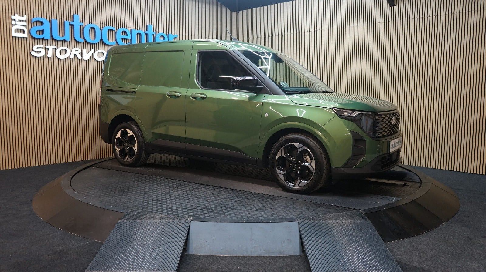 Grøn Ford E-Transit Courier fra 2025