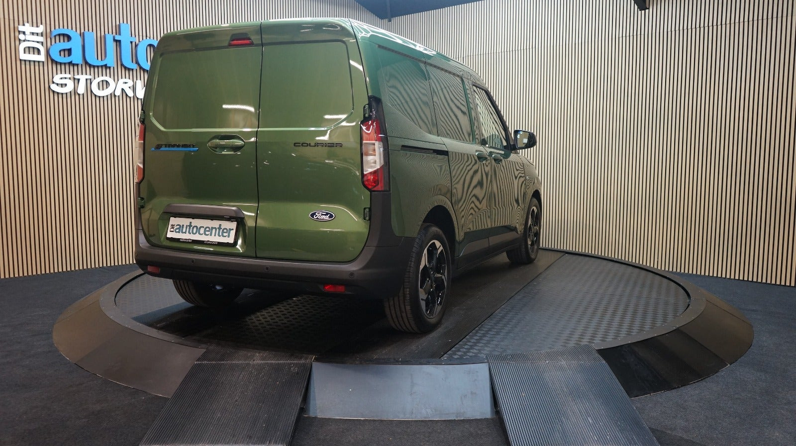 Grøn Ford E-Transit Courier fra 2025