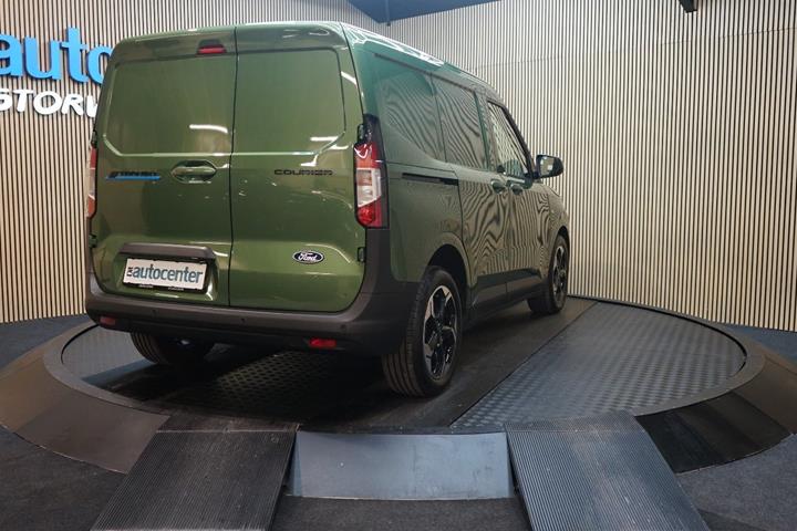 Grøn Ford E-Transit Courier fra 2025