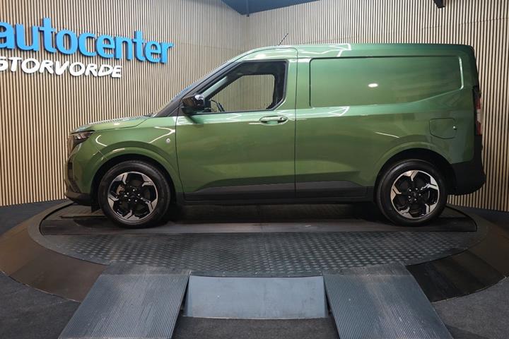 Grøn Ford E-Transit Courier fra 2025