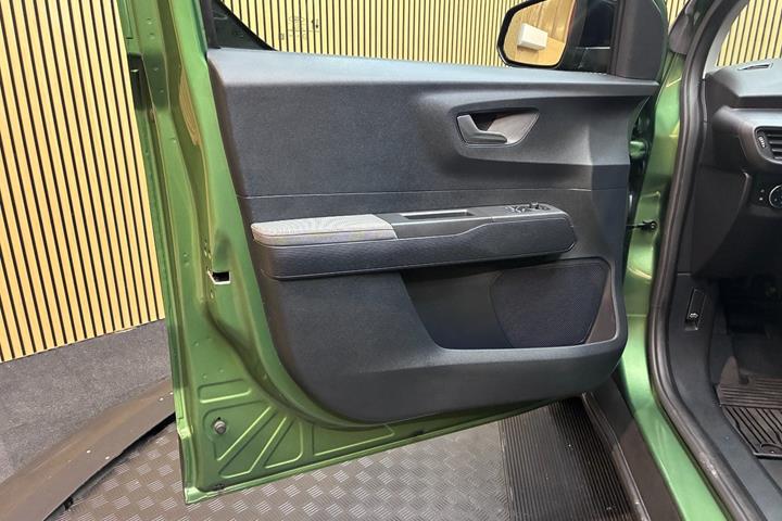 Grøn Ford E-Transit Courier fra 2025