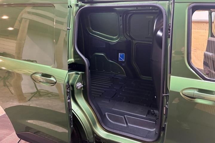 Grøn Ford E-Transit Courier fra 2025