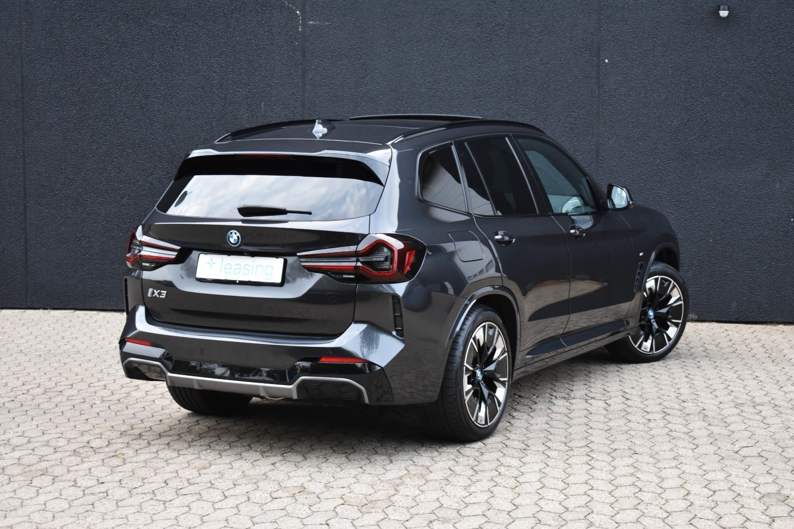 Grå BMW iX3 fra 2022