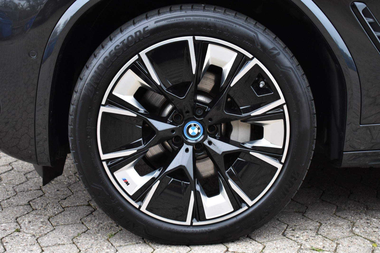 Grå BMW iX3 fra 2022