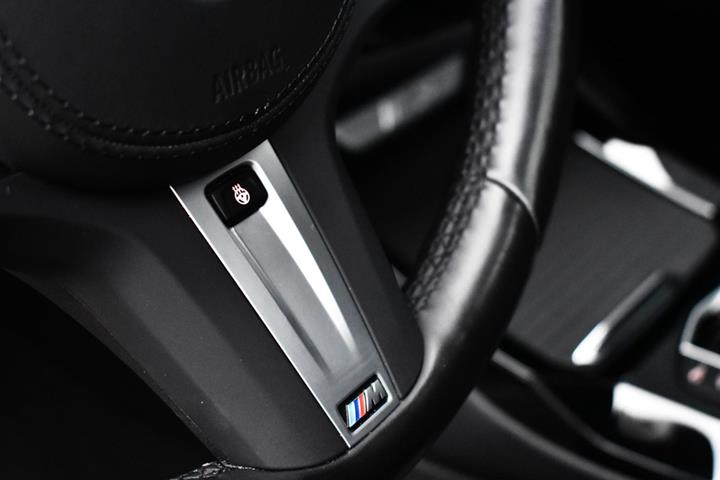 Grå BMW iX3 fra 2022