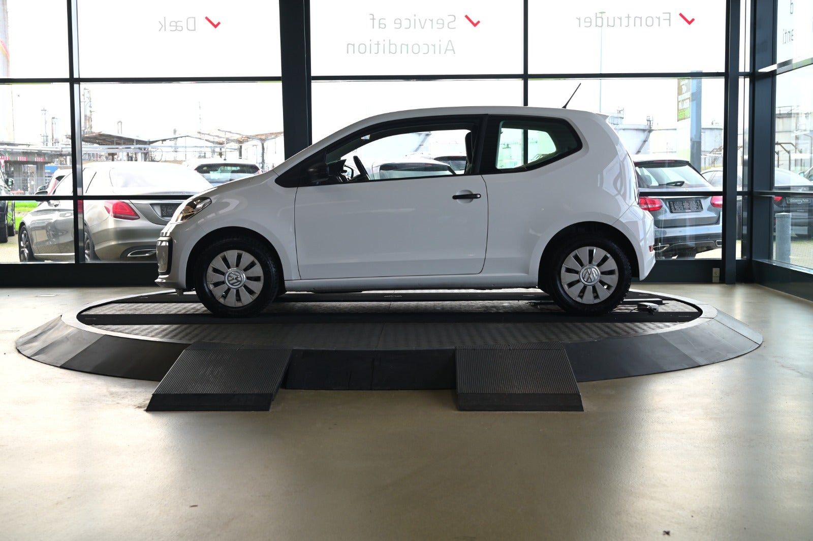 Hvid VW UP! fra 2019