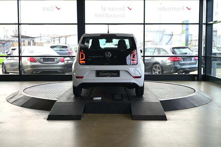 Hvid VW UP! fra 2019