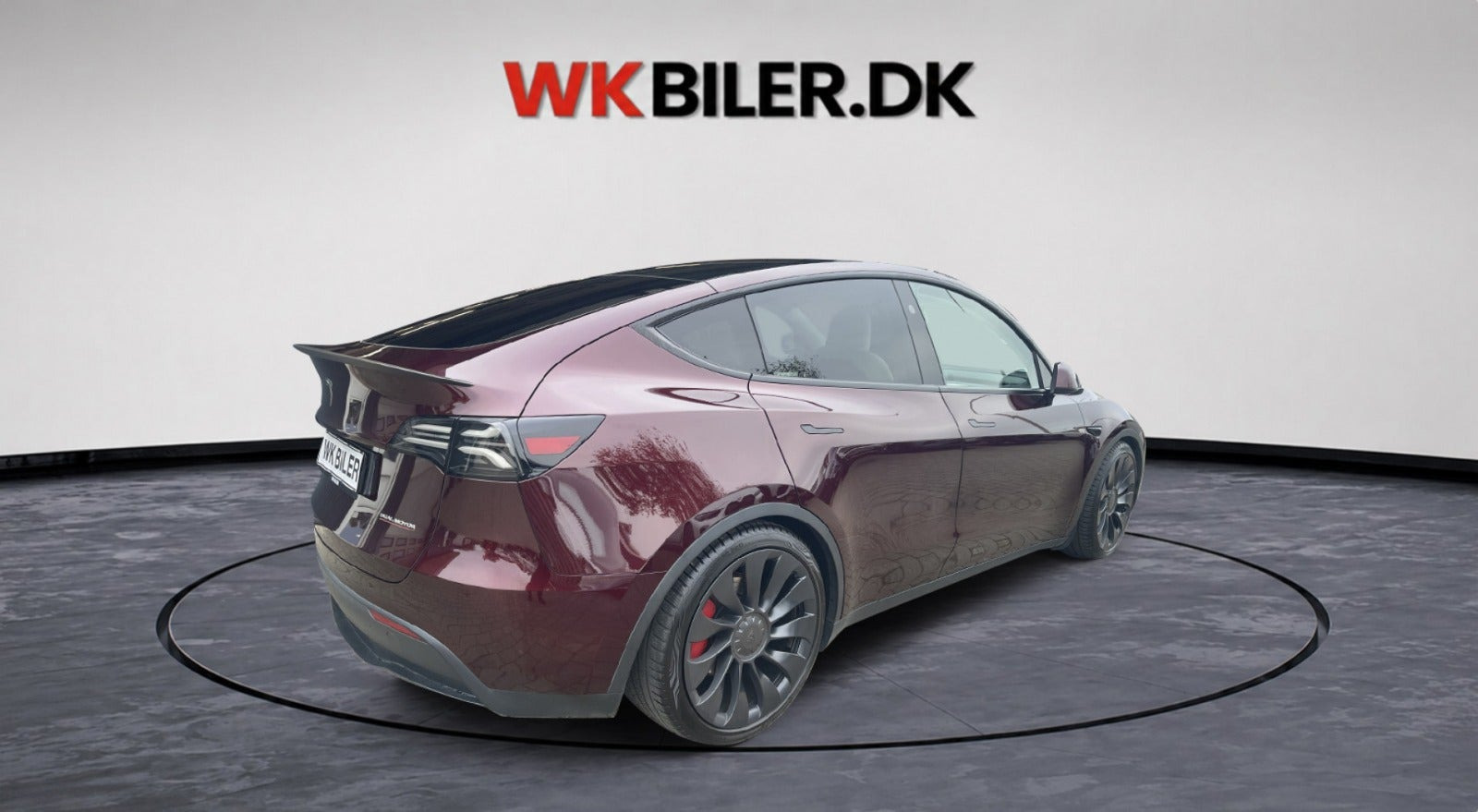 Rød Tesla Model Y fra 2024