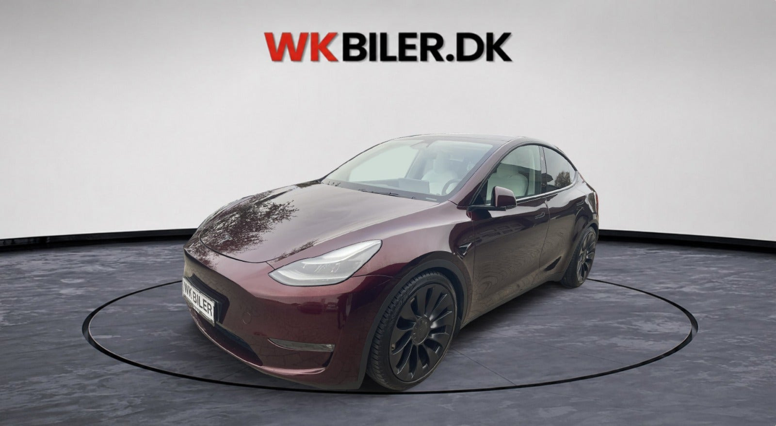 Rød Tesla Model Y fra 2024