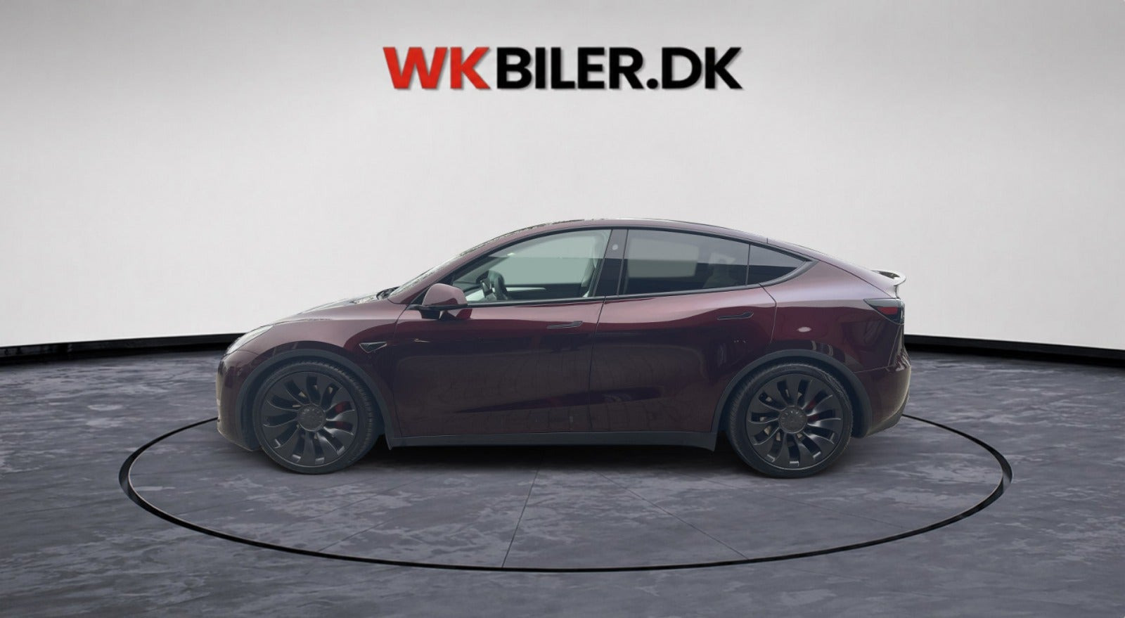 Rød Tesla Model Y fra 2024