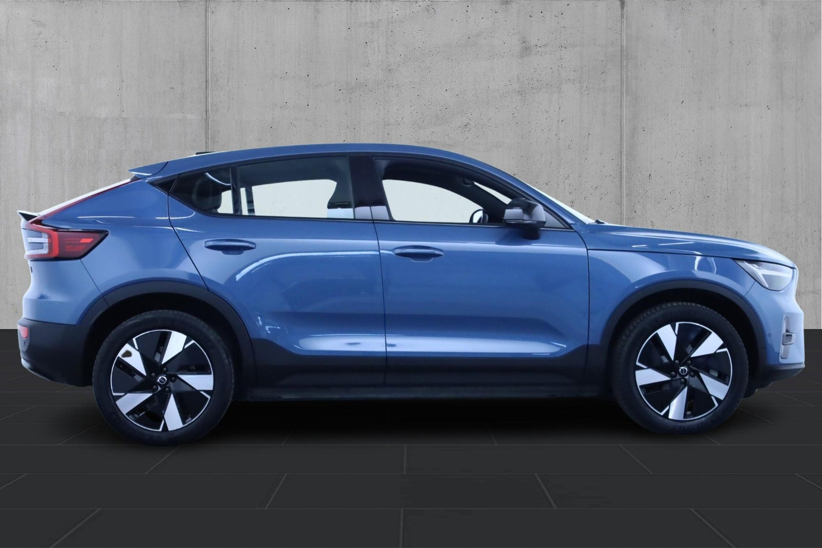 Blå Volvo C40 fra 2024