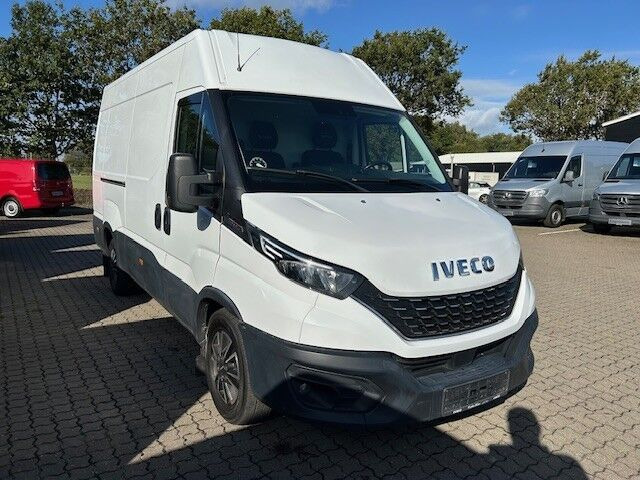 Hvid Iveco Daily fra 2022