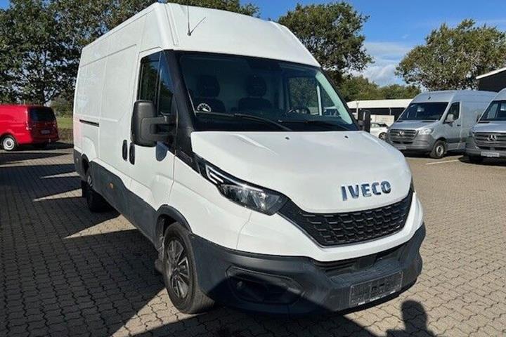Hvid Iveco Daily fra 2022