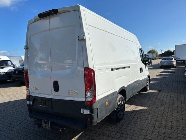 Hvid Iveco Daily fra 2022