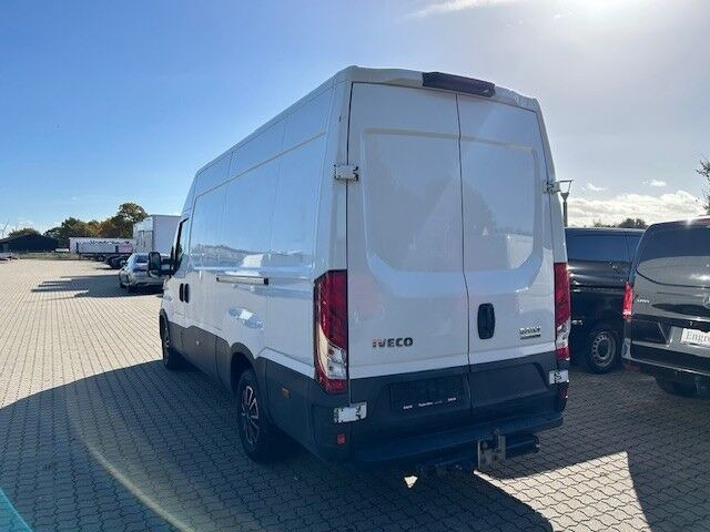 Hvid Iveco Daily fra 2022