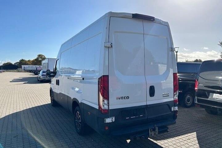 Hvid Iveco Daily fra 2022