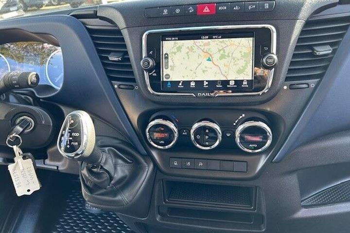 Hvid Iveco Daily fra 2022