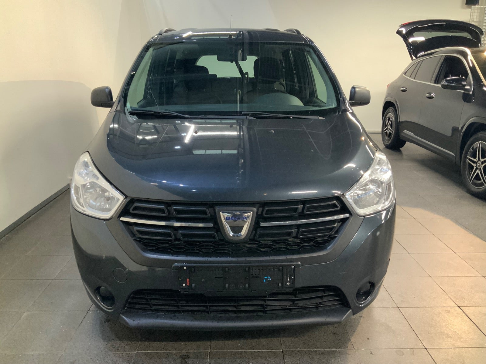 Grå Dacia Lodgy fra 2019