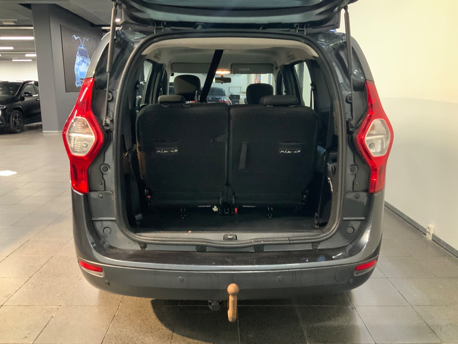 Grå Dacia Lodgy fra 2019