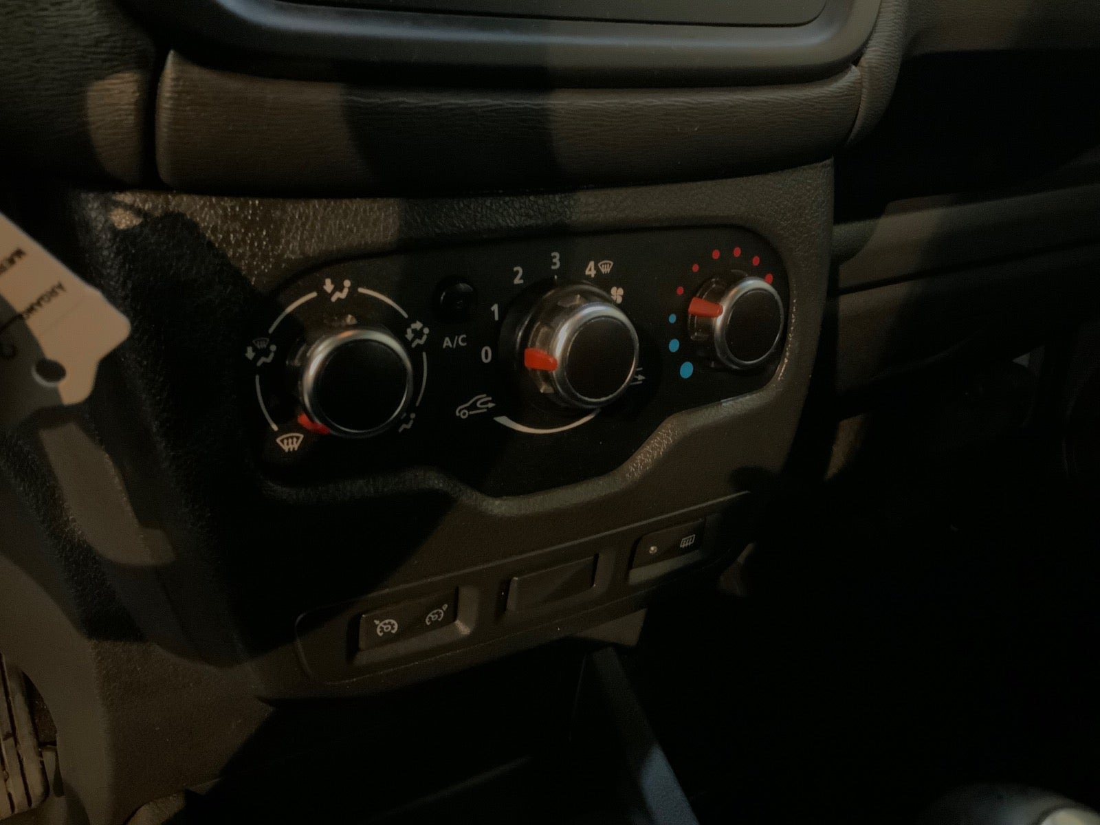Grå Dacia Lodgy fra 2019