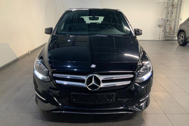 Sort Mercedes B180 d fra 2016