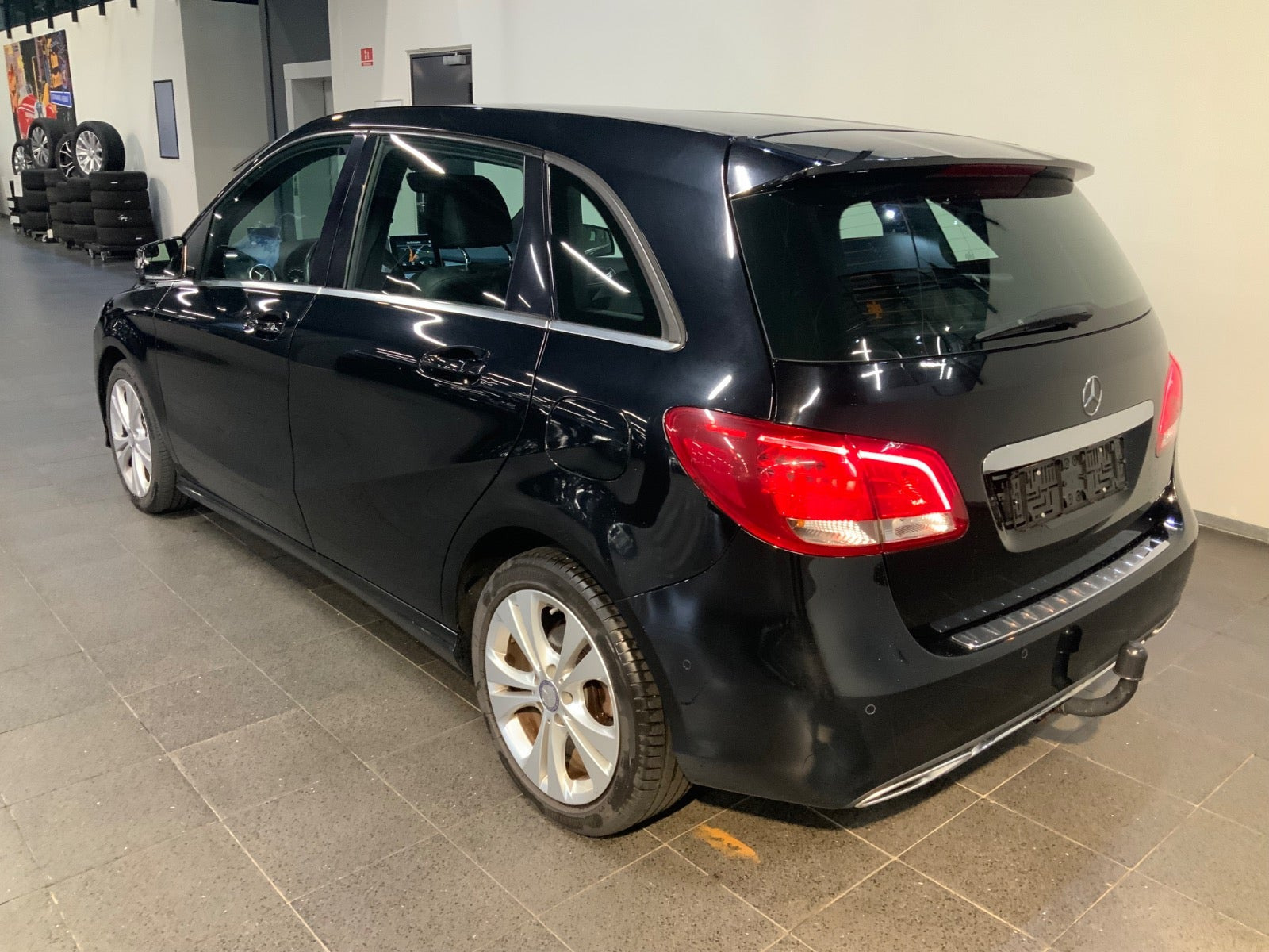 Sort Mercedes B180 d fra 2016