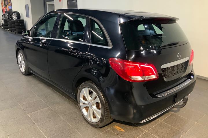 Sort Mercedes B180 d fra 2016
