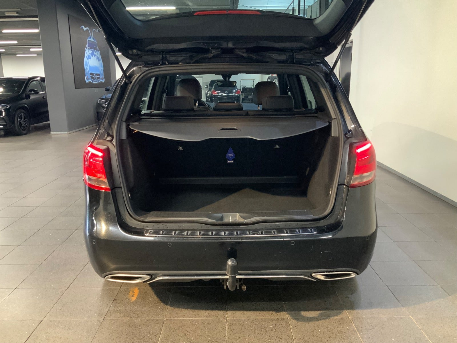 Sort Mercedes B180 d fra 2016