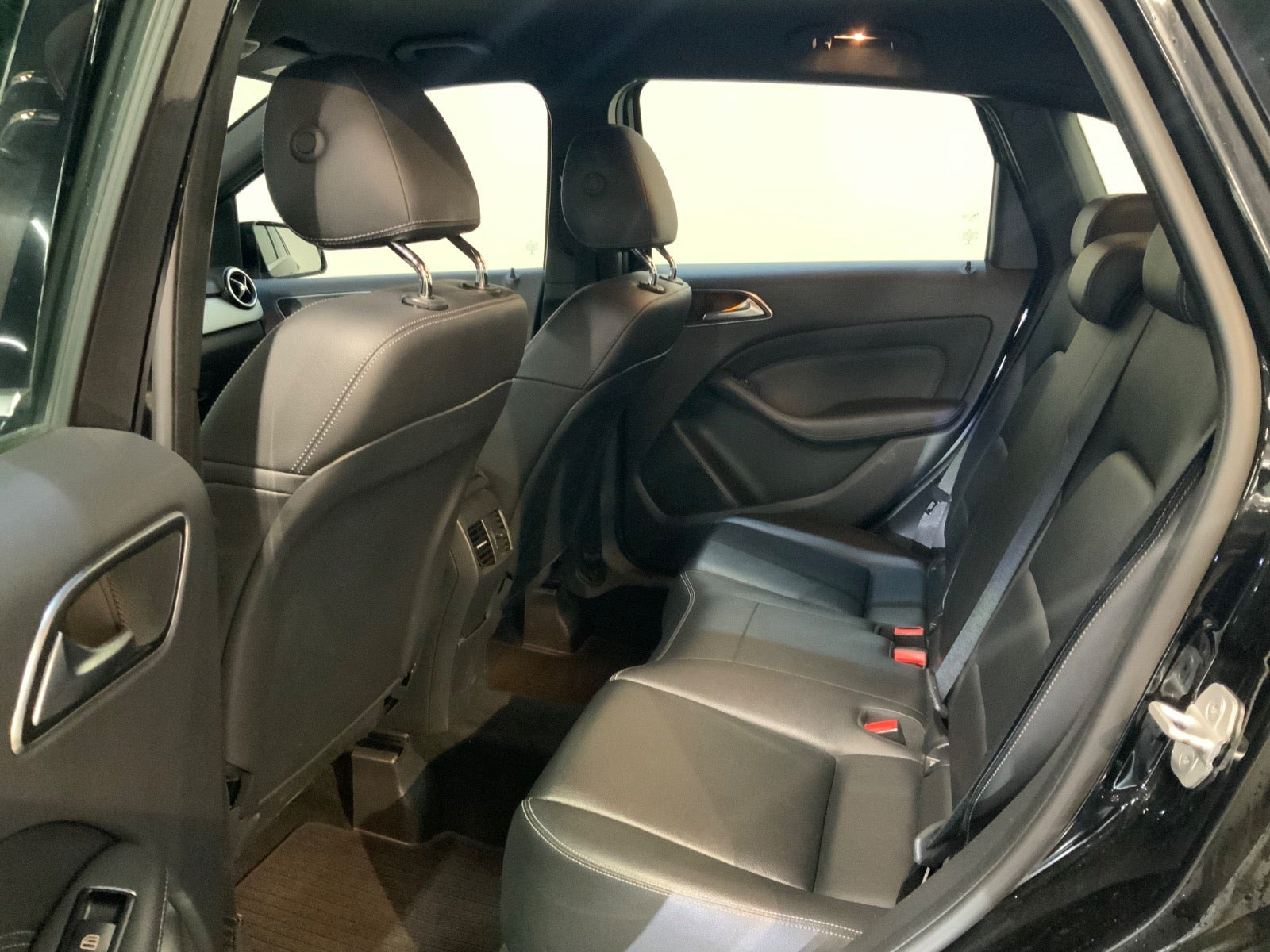 Sort Mercedes B180 d fra 2016