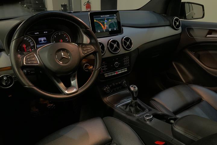 Sort Mercedes B180 d fra 2016