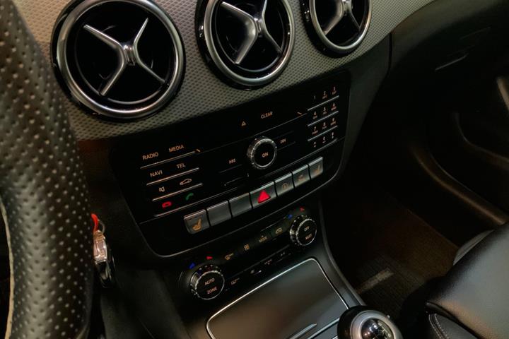 Sort Mercedes B180 d fra 2016