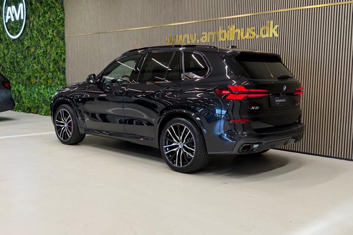Sort BMW X5 fra 2025