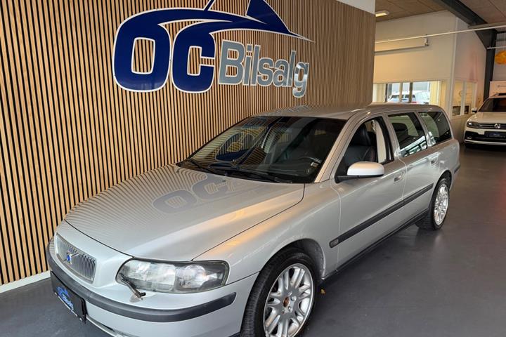 Sølv Volvo V70 fra 2003