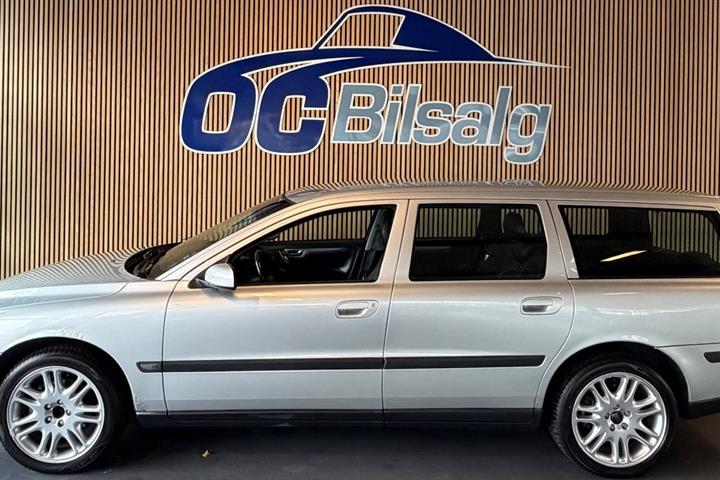 Sølv Volvo V70 fra 2003
