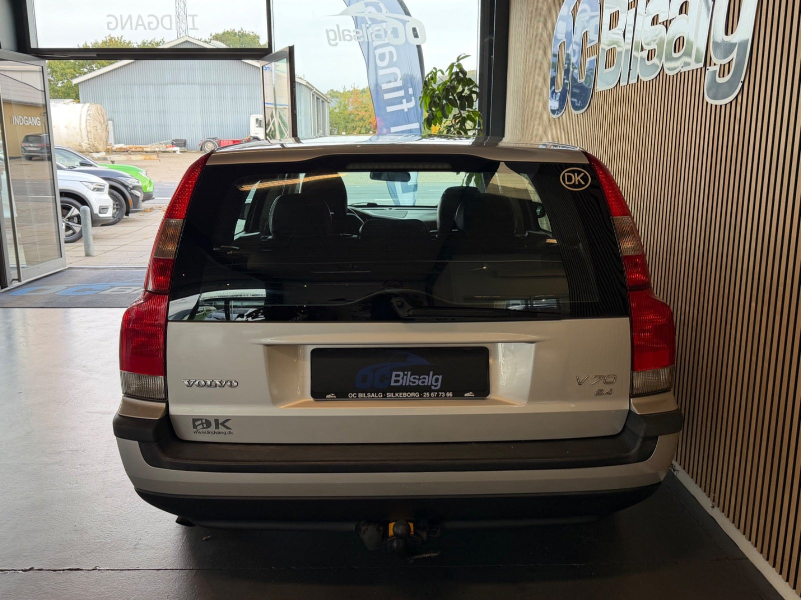 Sølv Volvo V70 fra 2003
