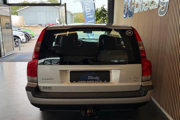 Sølv Volvo V70 fra 2003
