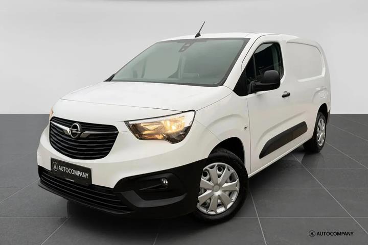 Hvid Opel Combo fra 2022 set udefra