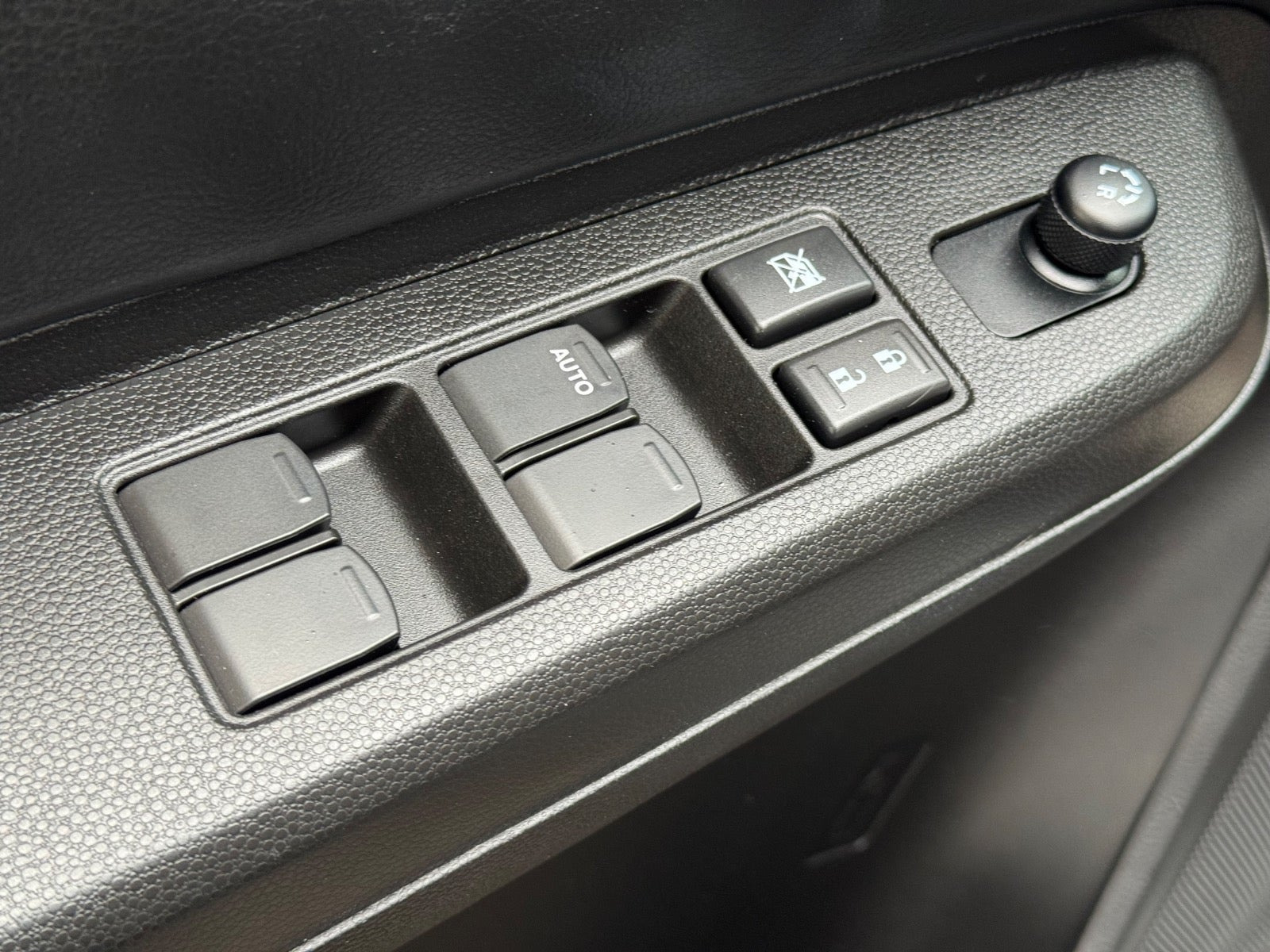 Grå Suzuki Ignis fra 2024