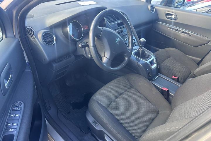 undefined Peugeot 5008 fra 2012