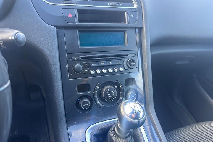undefined Peugeot 5008 fra 2012