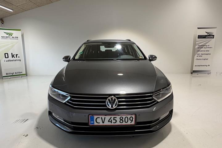 Grå VW Passat fra 2015