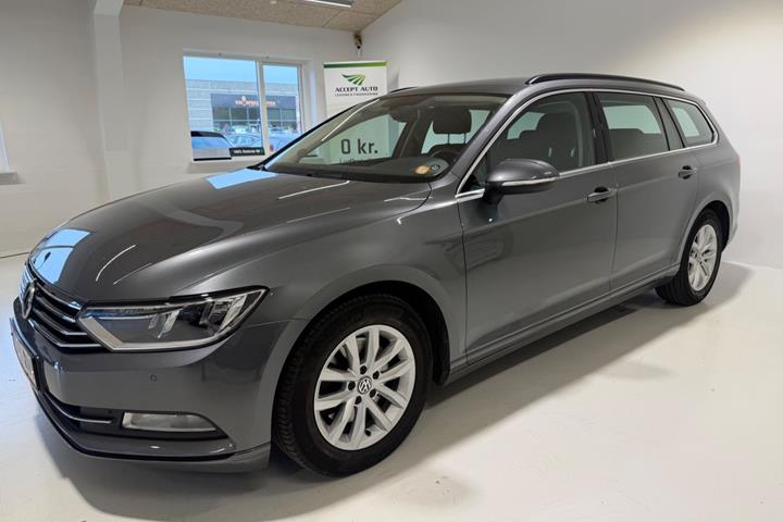 Grå VW Passat fra 2015