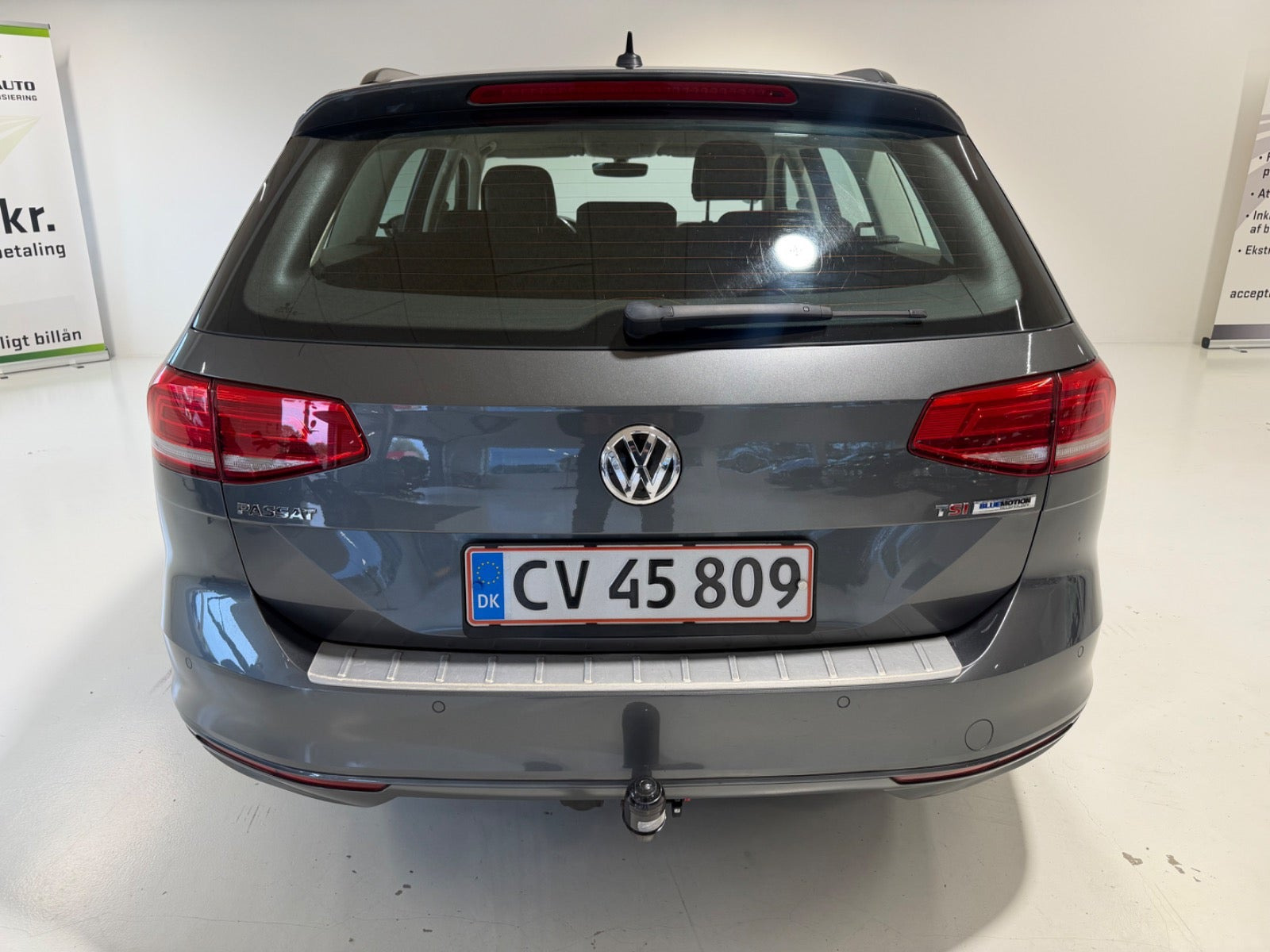 Grå VW Passat fra 2015