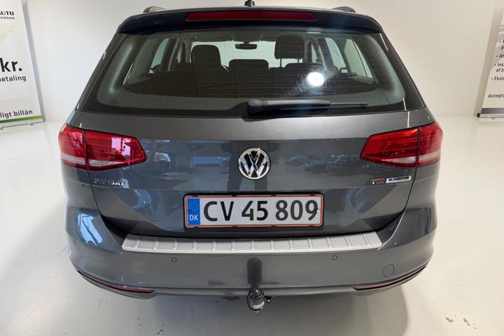 Grå VW Passat fra 2015