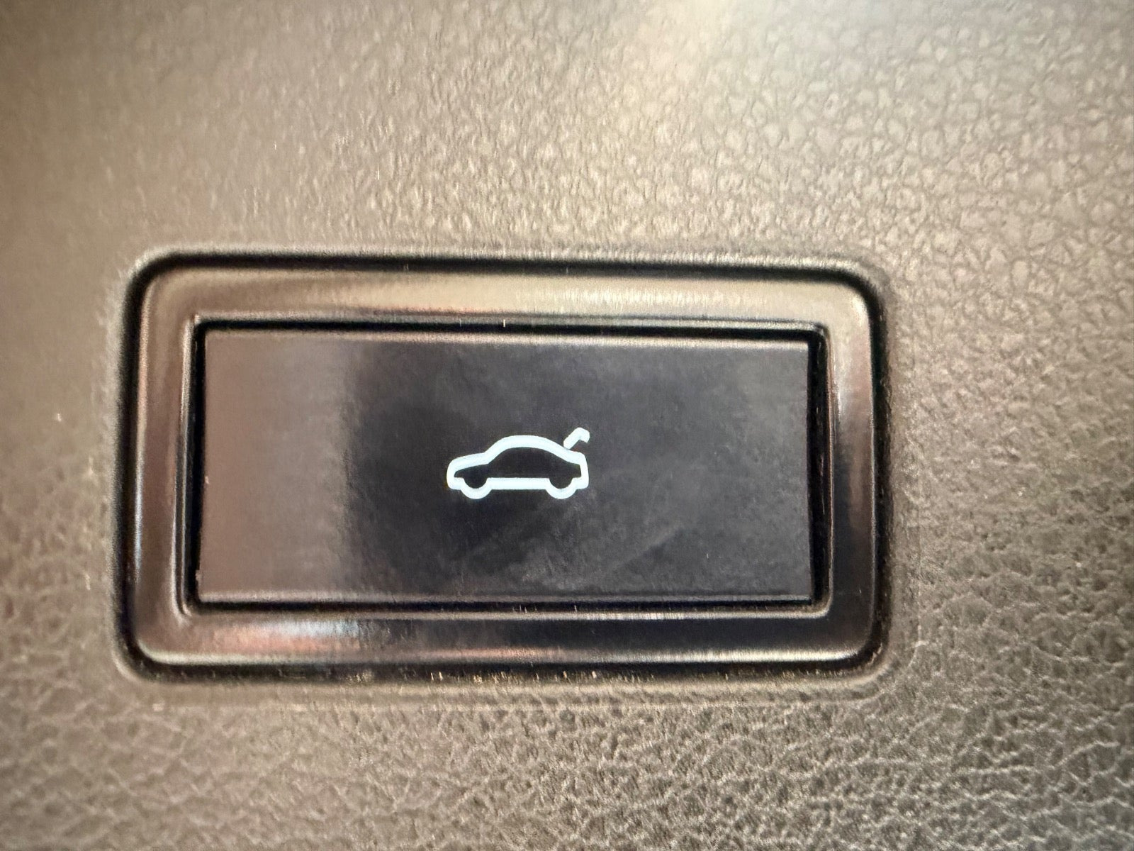 Grå VW Passat fra 2015
