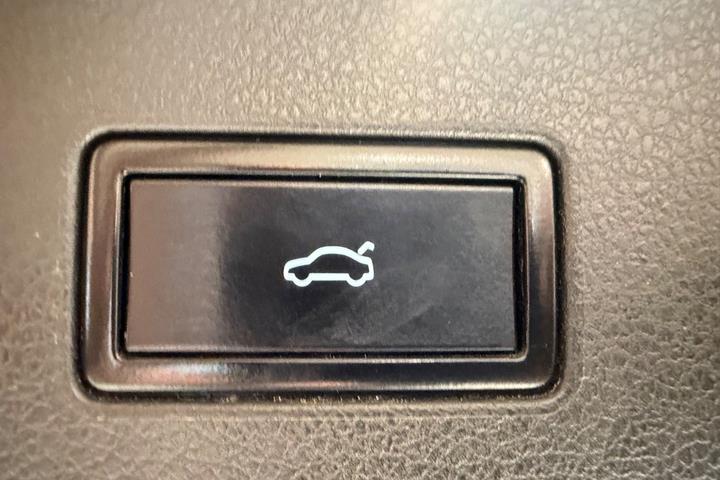 Grå VW Passat fra 2015