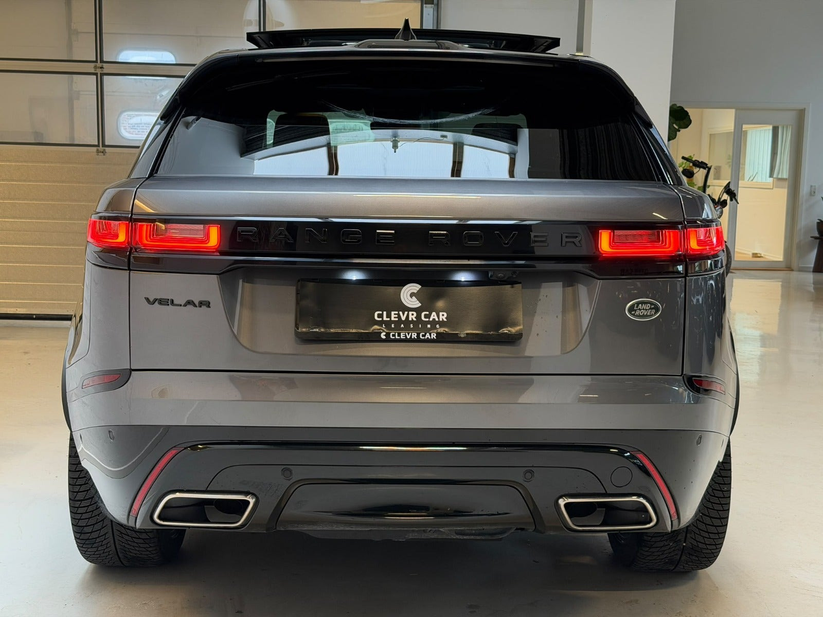 Grå Land Rover Range Rover Velar fra 2018