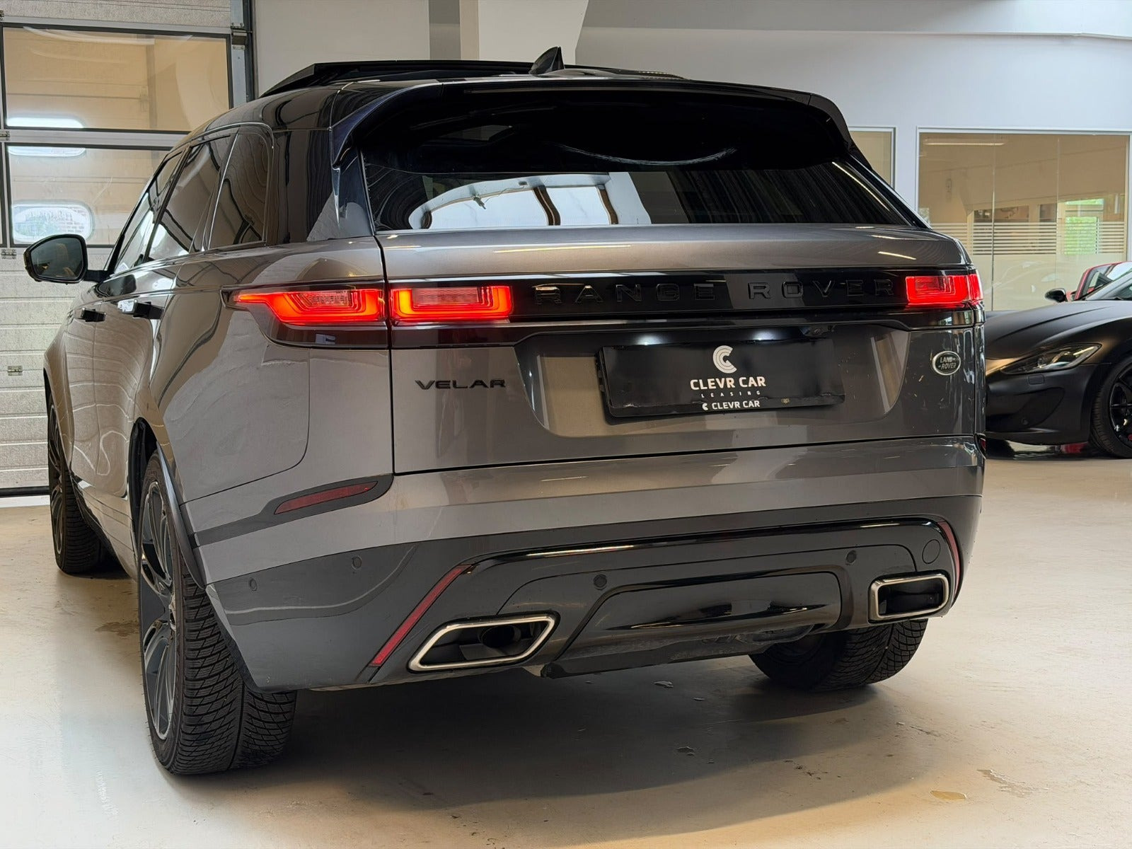 Grå Land Rover Range Rover Velar fra 2018