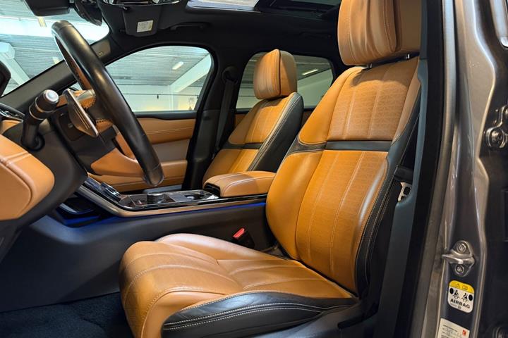 Grå Land Rover Range Rover Velar fra 2018