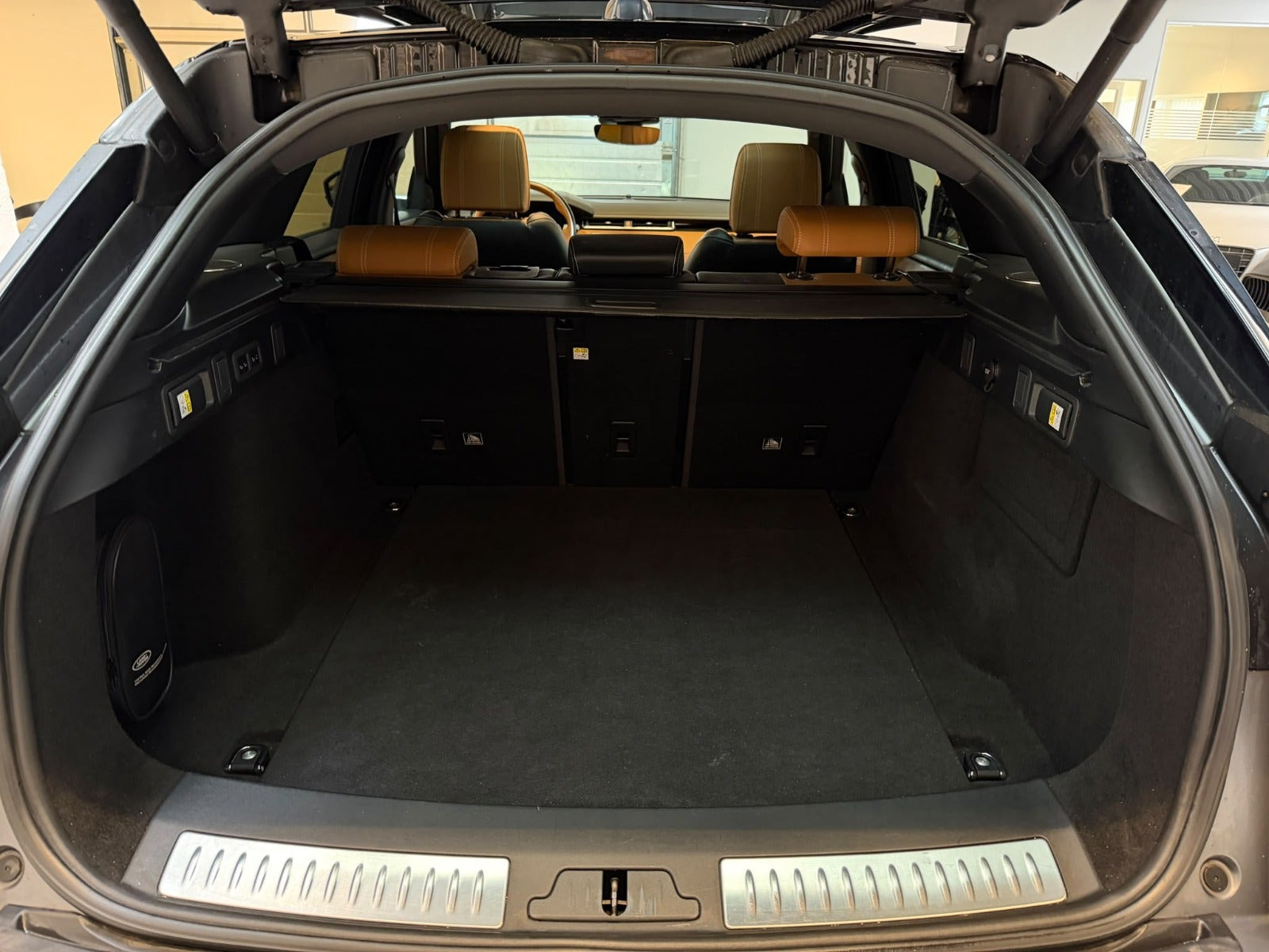 Grå Land Rover Range Rover Velar fra 2018
